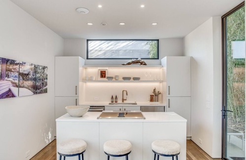 Oak Lawn Cabaña | Turtle creek Trailhouse, adjoining the Katy Trail