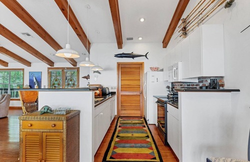 Englewood Casa | Turtle Nest - 3 bedroom Beachfront home located on canopy lined road of Manasota Key.