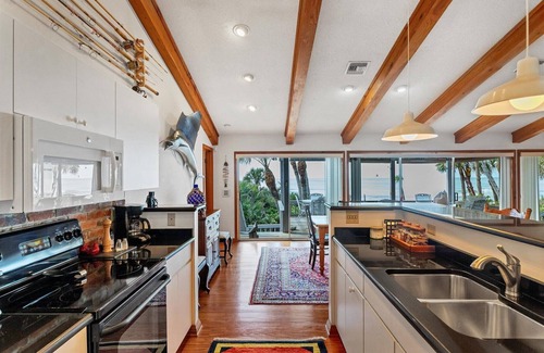 Englewood Casa | Turtle Nest - 3 bedroom Beachfront home located on canopy lined road of Manasota Key.