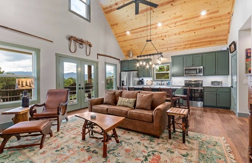 Hayesville Casa | TurtleKnob: Spacious 3BR home in Hayesville with stunning mountain views