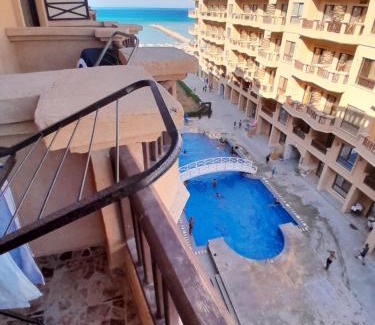 Al Ahyaa Apartamento | Turtles Beach resort hourghada Studio view sea view pool private beach jacuzzi pools air-conditioned restaurant on the beach jacuzzi security and a large sunny balcony