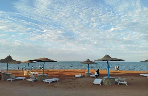 Al Ahyaa Apartamento | Turtles Beach resort Hurghada Studio view sea view pool private beach Pools anf sunny balcony