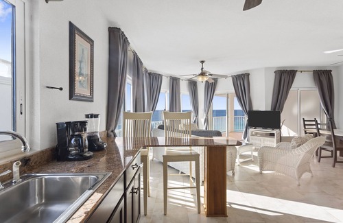 West End Village Condominio | Turtles Nest Beach Resort