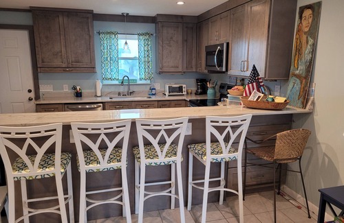 Toilla Segunda Casa | Turtles Nest, updated Family beach cottage only 1 block from the Gulf of Mexico.
