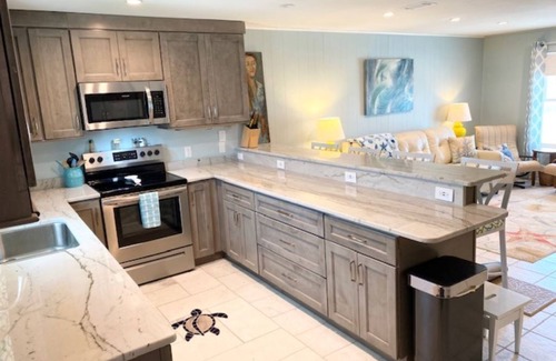 Toilla Segunda Casa | Turtles Nest, updated Family beach cottage only 1 block from the Gulf of Mexico.