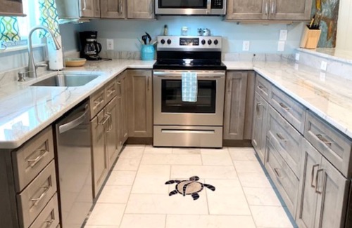 Toilla Segunda Casa | Turtles Nest, updated Family beach cottage only 1 block from the Gulf of Mexico.