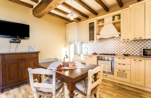 San Macario In Monte Cabaña | TUSCAN COTTAGE WITH PRIVATE GARDEN AND PANORAMIC POOL. 1 KM WALK TO THE VILLAGE.