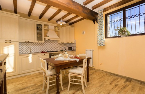 San Macario In Monte Cabaña | TUSCAN COTTAGE WITH PRIVATE GARDEN AND PANORAMIC POOL. 1 KM WALK TO THE VILLAGE.