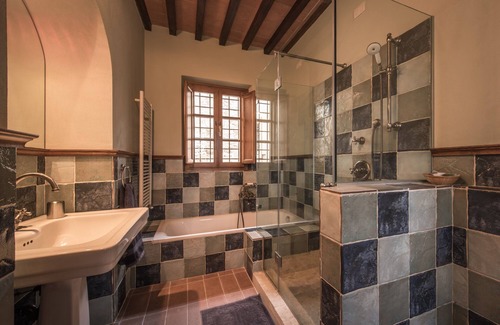 Pescaglia Otro | traditional Tuscan farmhouse set amongst terraced olive groves & pine forests