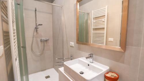 Massa e Cozzile Apartamento | TUSCAN HOUSE WITH GARDEN - with Wi-Fi, Free Parking