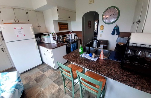 Ashtabula Cabaña | Tuscan-like Terraces Overlook Lake Erie Sunsets
