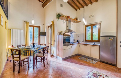 Radicondoli Apartamento | Tuscan Sun With Shared Pool