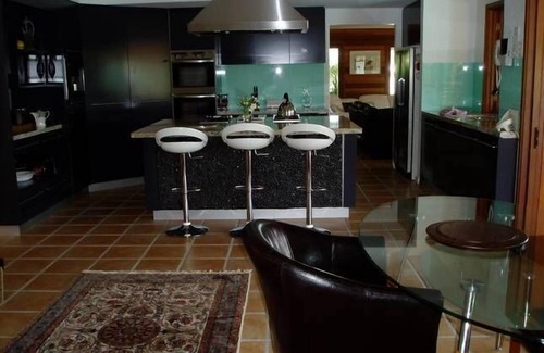 Broadbeach Waters Casa | TUSI TALA - BALI EN LA COSTA DEL ORO