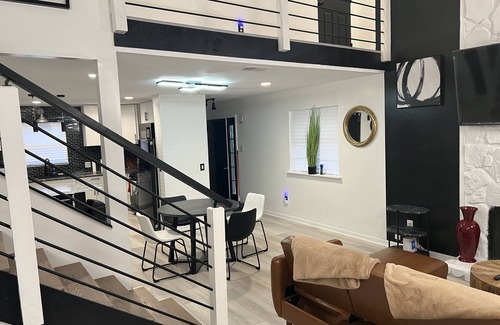 Smyrna Casa | Tuxedo Touch Modern 2BR Townhouse