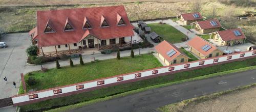 Tuzser Casa | Tuzséri Pálinka Tanya