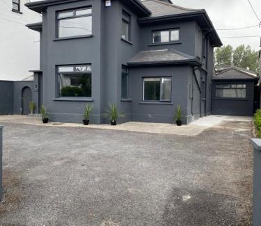 Claddagh Casa | Twelve - Boutique Guest House -Galway City Centre -6 Bed En-Suite - Free Parking