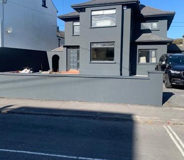 Claddagh Casa | Twelve - Boutique Guest House -Galway City Centre -6 Bed En-Suite - Free Parking