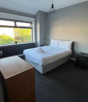 Claddagh Casa | Twelve - Boutique Guest House -Galway City Centre -6 Bed En-Suite - Free Parking