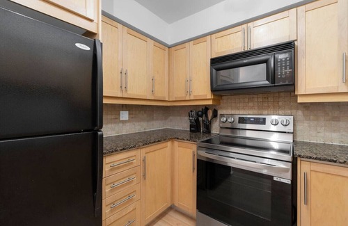 Toronto Entertainment District Hotel | TwentyTO - Free Parking - 2 min to Rogers Centre