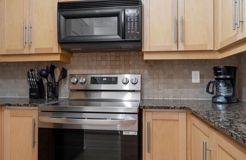 Toronto Entertainment District Hotel | TwentyTO - Free Parking - 2 min to Rogers Centre