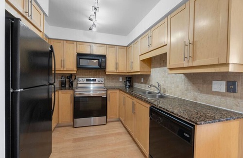 Toronto Entertainment District Hotel | TwentyTO - Free Parking - 2 min to Rogers Centre