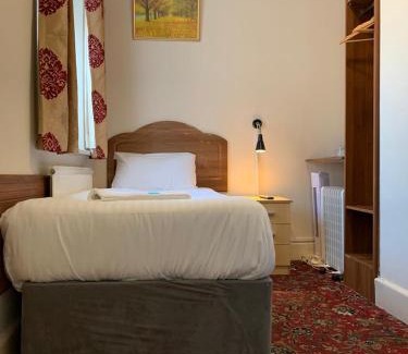St. Margarets and North Twickenham Casa | Twickenham Guest House
