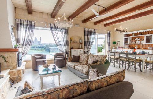 Ta' Għammar Casa | Twilight Gozitan Farmhouse With Pool - Happy Rentals