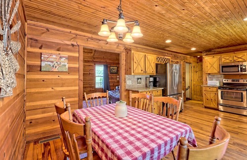 Hiawassee Cabina | Twilight Moon - by Chatuge Home Concierge Hot Tub, Fire pit & Pool Table, mountain view