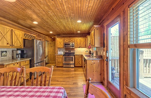 Hiawassee Cabina | Twilight Moon - by Chatuge Home Concierge Hot Tub, Fire pit & Pool Table, mountain view