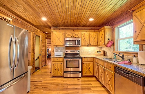 Hiawassee Cabina | Twilight Moon - by Chatuge Home Concierge Hot Tub, Fire pit & Pool Table, mountain view