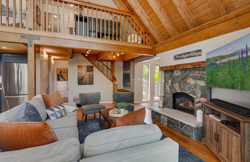 Lake Forest Casa | Twilight Ridge – Hot Tub, Views, Open Floor Plan, BBQ