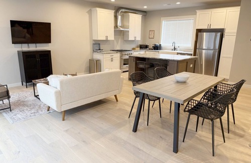 Easley Casa | Loft Style Townhome 2 Bed 2.5 Bath near Silos/ Doodle Trail/ Downtown Easley, SC