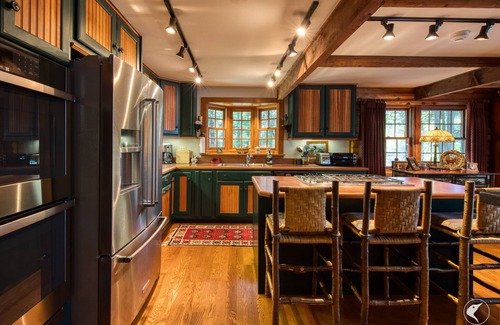 Saranac Lake Cabina | Twin Bay Camp- Stunning Seclusion on the Saranacs