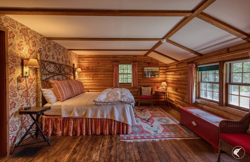 Saranac Lake Cabina | Twin Bay Camp- Stunning Seclusion on the Saranacs