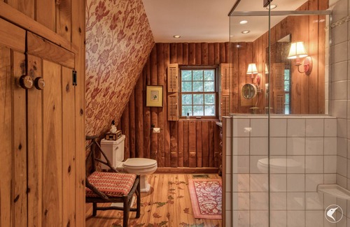 Saranac Lake Cabina | Twin Bay Camp- Stunning Seclusion on the Saranacs
