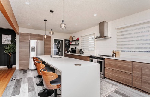 North Central Edmonton Casa | Twin bed Dreams W/AC - Near Rogers Place/RAH/NAIT