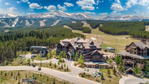 Breckenridge Casa | Twin Chutes by AvantStay Beautiful Ski in Ski out Condo w access to Hot Tub Gym