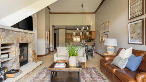 Breckenridge Casa | Twin Chutes by AvantStay Beautiful Ski in Ski out Condo w access to Hot Tub Gym