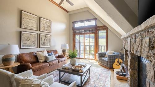 Breckenridge Casa | Twin Chutes by AvantStay Beautiful Ski in Ski out Condo w access to Hot Tub Gym
