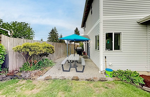 Holly Casa | Twin Creeks | Central AC, Office, 2-Car Garage | Grill, Fenced Yard & Lawn