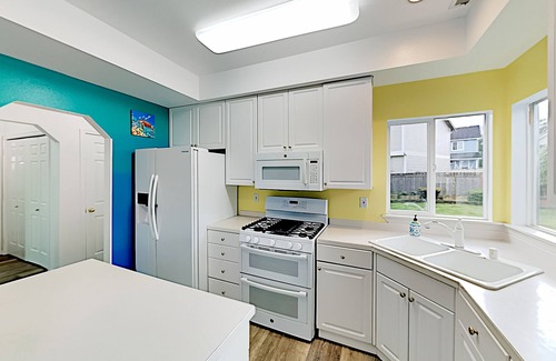 Holly Casa | Twin Creeks | Central AC, Office, 2-Car Garage | Grill, Fenced Yard & Lawn
