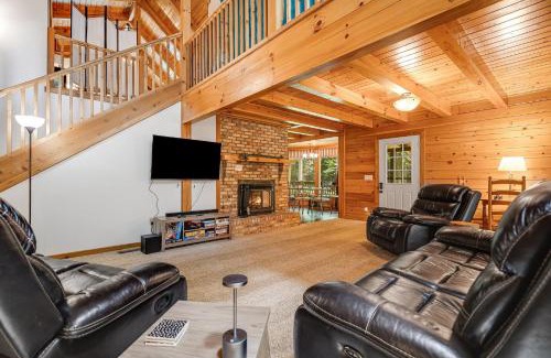 Brevard Casa | Twin Creeks Lodge by AvantStay 33 Acre Retreat