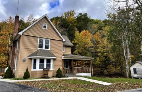 Ellenville Casa | Twin Creeks, Our Waterfront Catskills Retreat