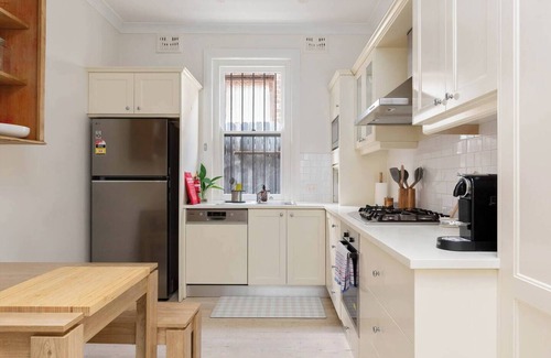 Randwick Casa | Twin Gables Federation Retreat with Garden Studio