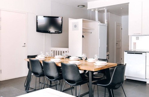 Sirkka Apartamento | Twin Haven – Modern 2-Unit Retreat up to 16 people