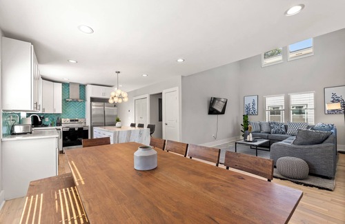 East Side Casa | Twin Homes - 8 Bedroom Retreat In Central ATL