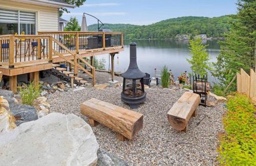 Val-des-Monts Casa | Twin Lake Retreat - Hot Tub & Private Beach