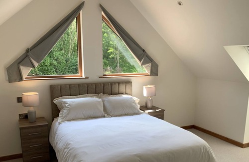 Tewitfield Cabina | Twin Lakes Country Club is a development of stunning lakeside lodges