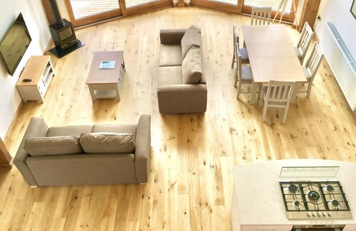 Tewitfield Cabina | Twin Lakes Country Club is a development of stunning lakeside lodges