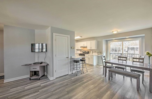 Twin Lakes Casa | Twin Lakes Escape w/ Deck < 1 Mi to Beach!